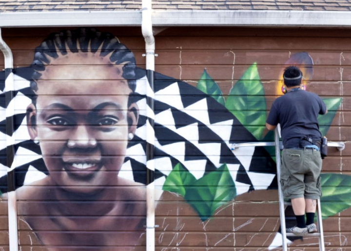 Alex Chiu paints a mural of Deborah Osei Mensah