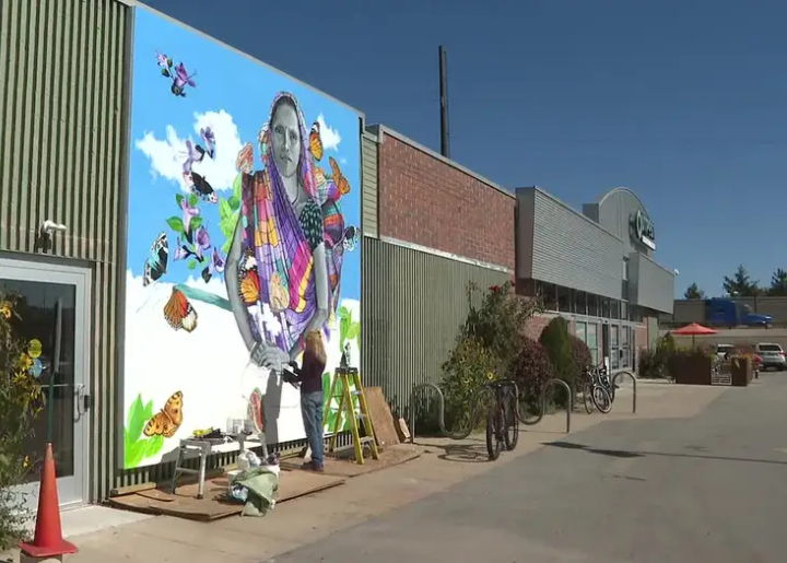 Artist Nova Czarnecki paints a mural of tea grower Ranjana Majurya.